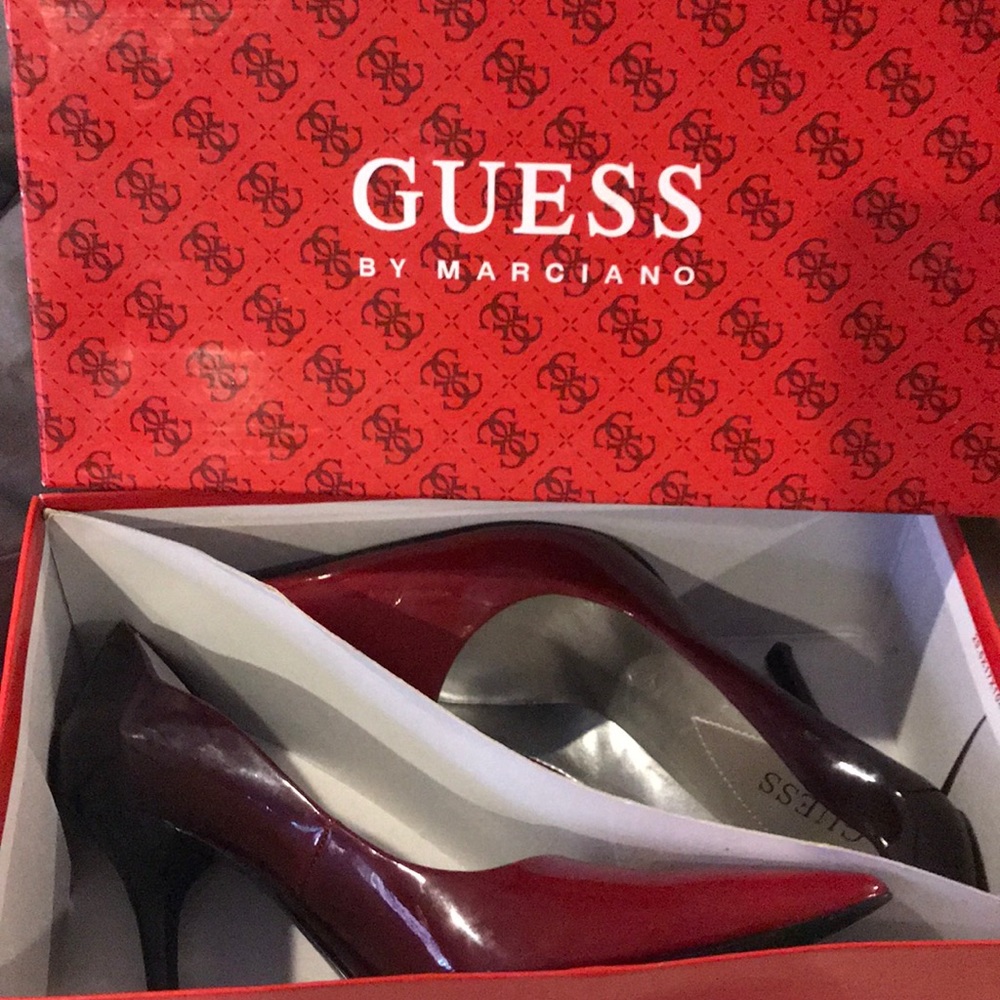 Like New Guess Red to Black Hombre Heals